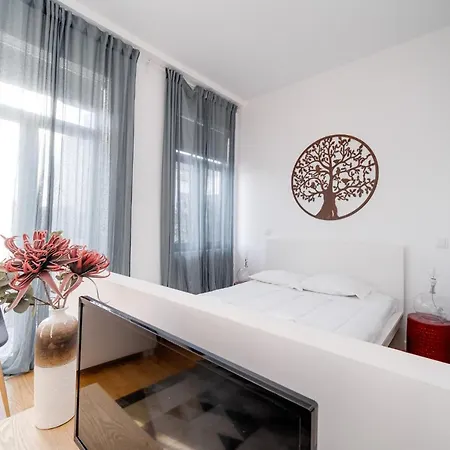 Nomad's Netto & Subway Apartment Porto